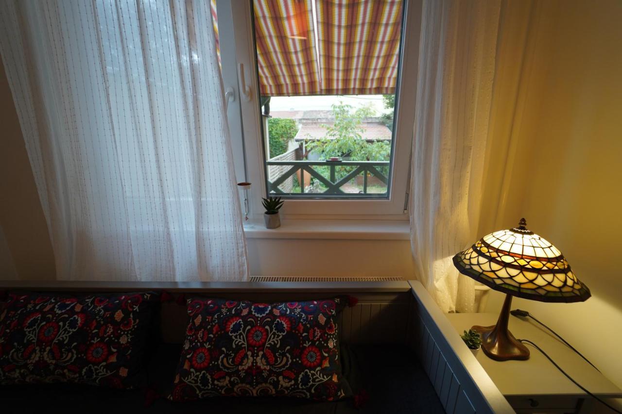 Tulip Home Guest House Vác Екстериор снимка
