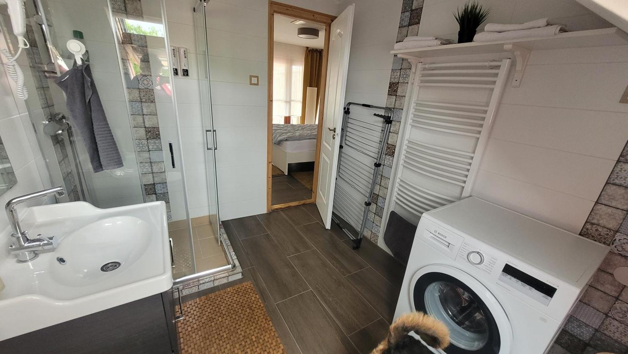 Tulip Home Guest House Vác Екстериор снимка