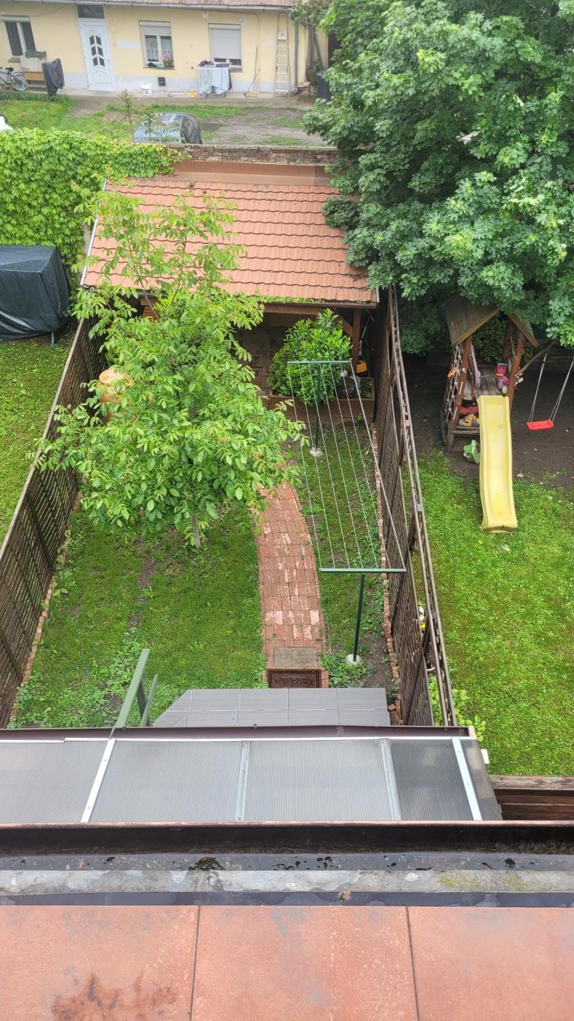 Tulip Home Guest House Vác Екстериор снимка