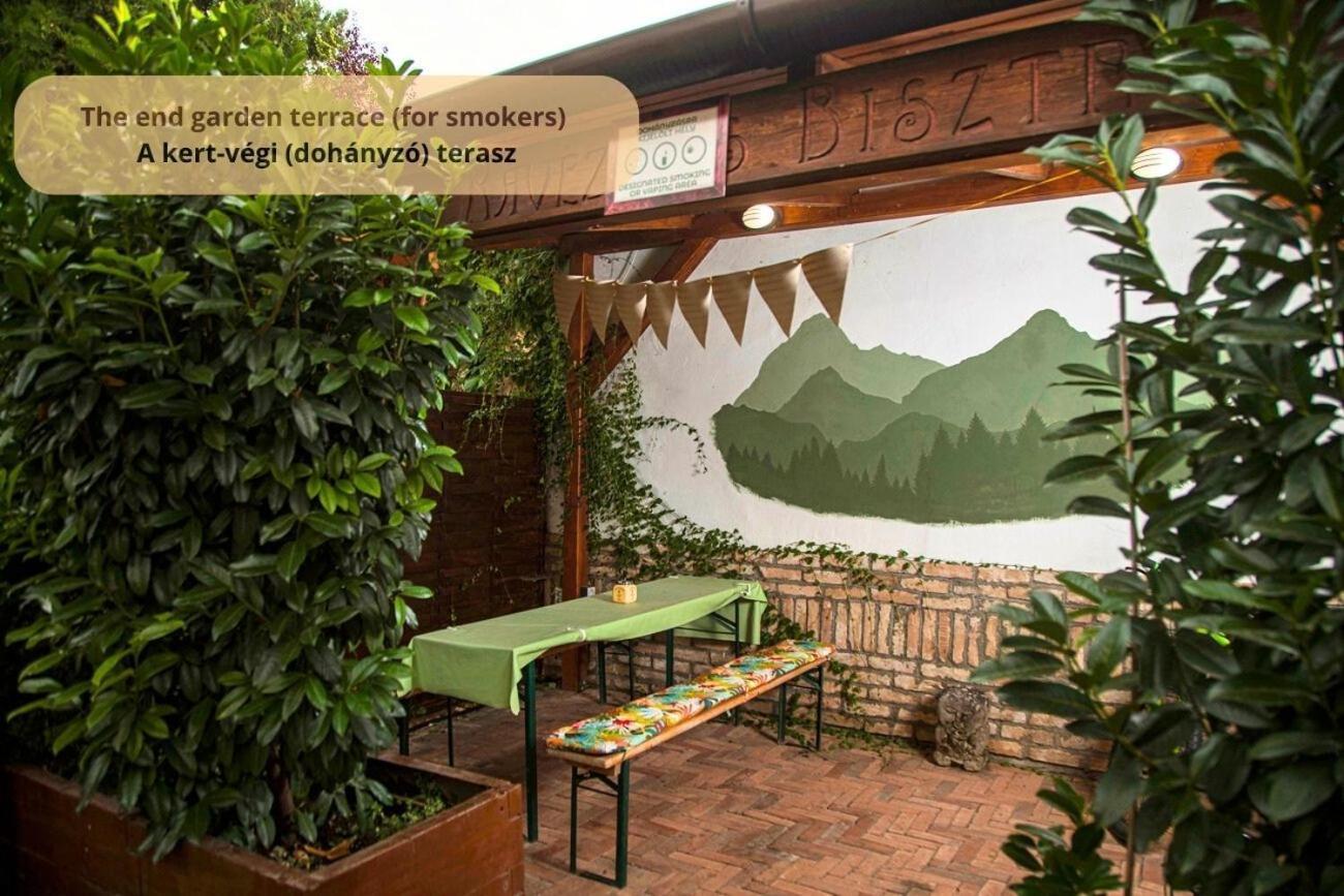Tulip Home Guest House Vác Екстериор снимка