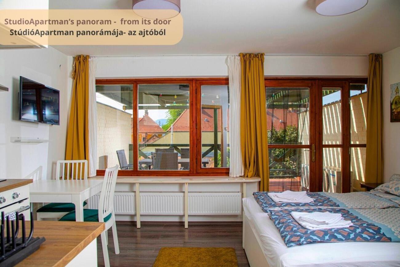 Tulip Home Guest House Vác Екстериор снимка