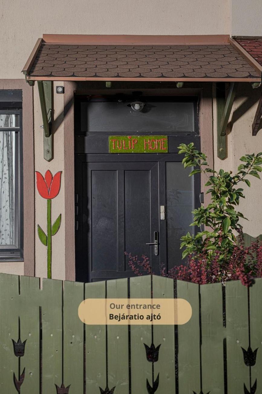 Tulip Home Guest House Vác Екстериор снимка