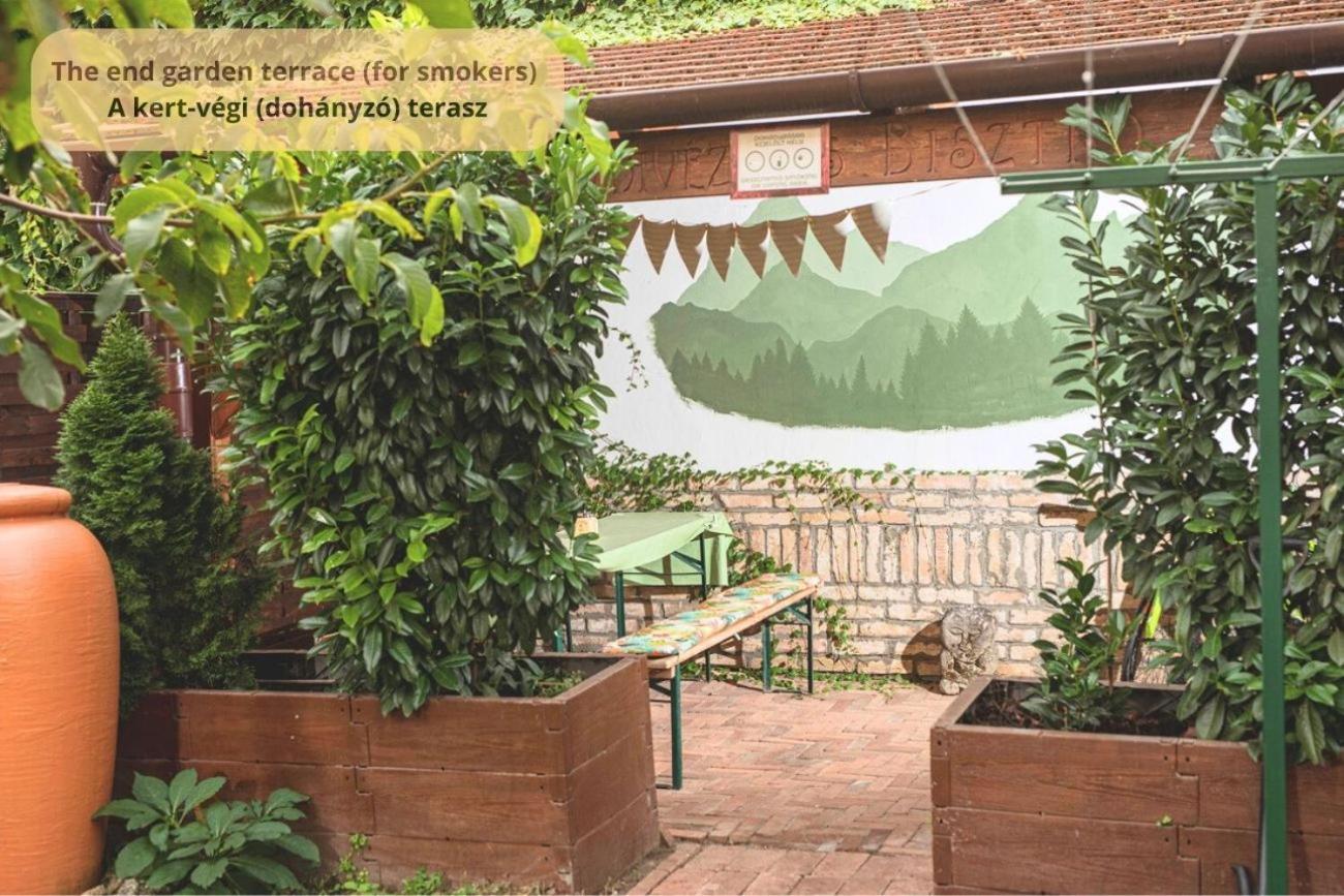Tulip Home Guest House Vác Екстериор снимка