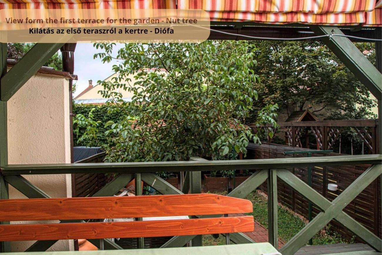 Tulip Home Guest House Vác Екстериор снимка