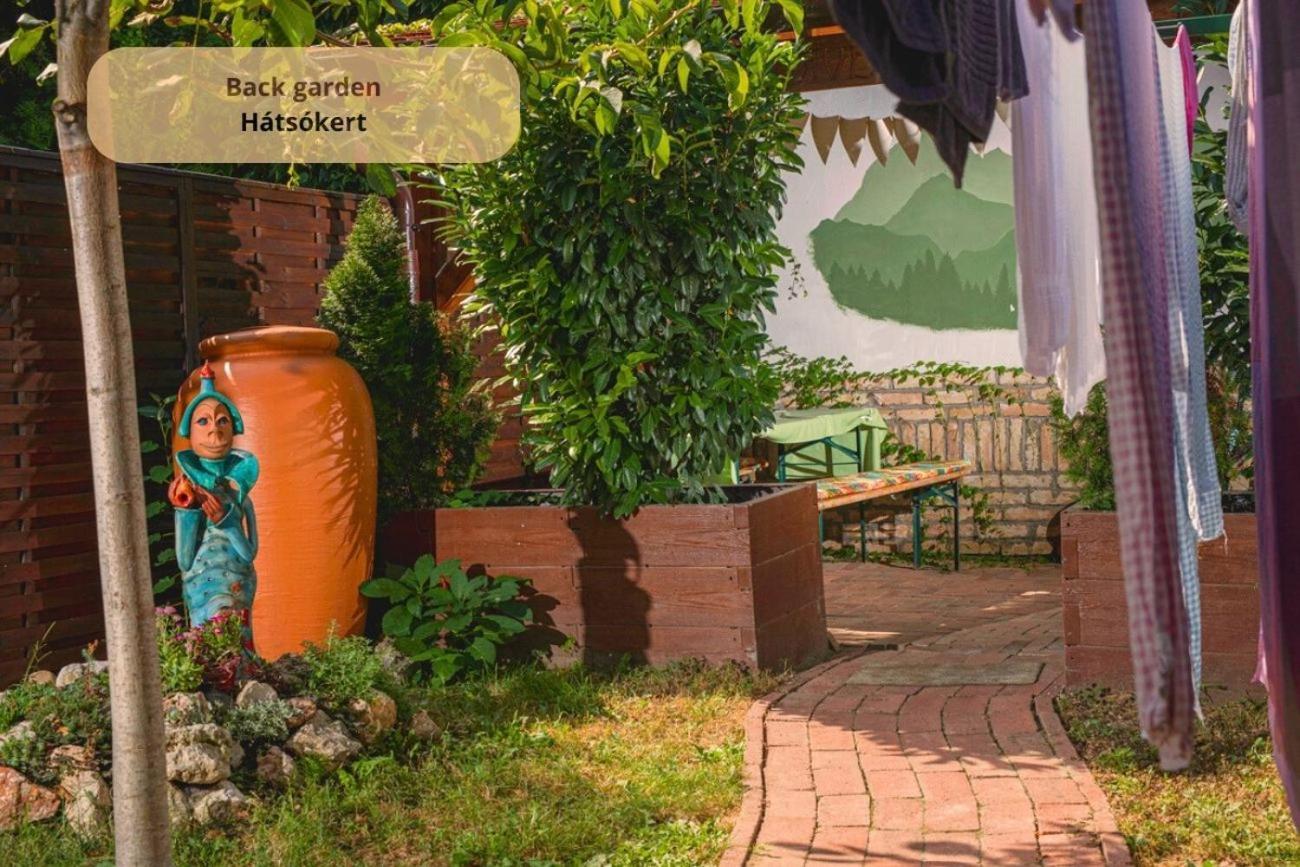 Tulip Home Guest House Vác Екстериор снимка