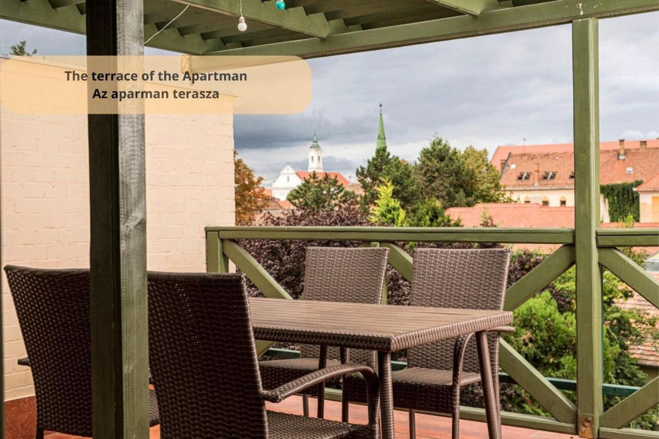Tulip Home Guest House Vác Екстериор снимка