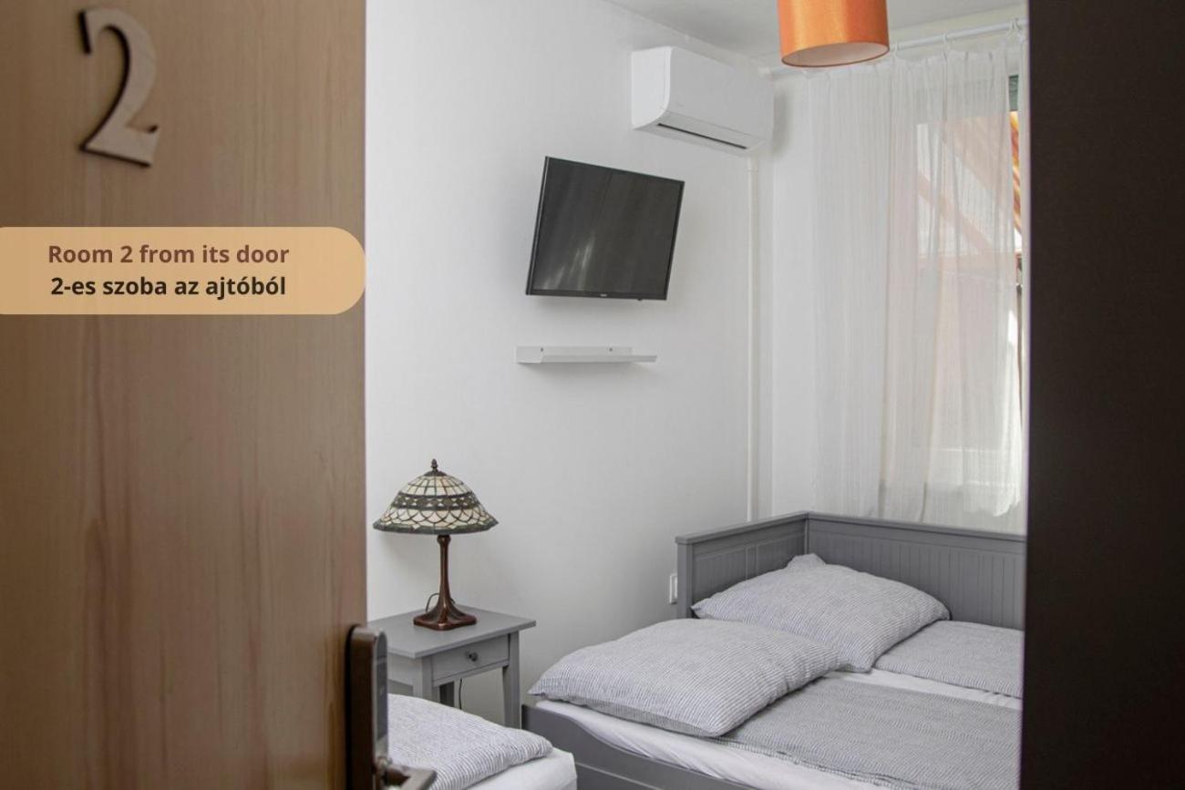 Tulip Home Guest House Vác Екстериор снимка
