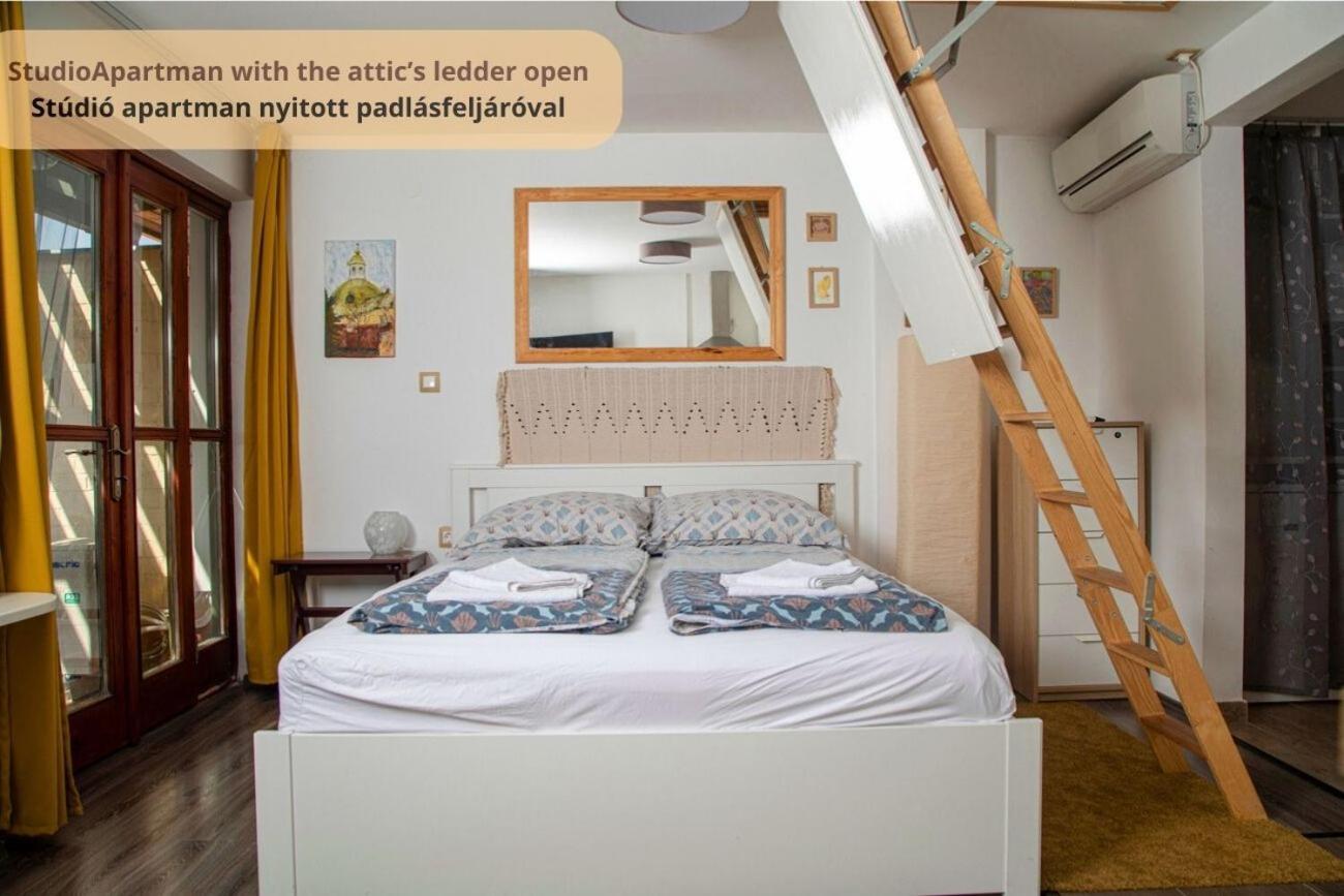 Tulip Home Guest House Vác Екстериор снимка