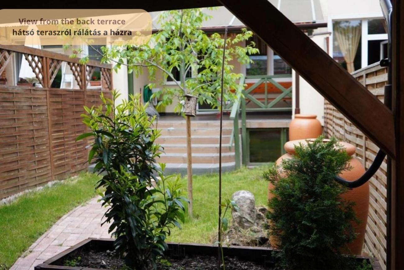 Tulip Home Guest House Vác Екстериор снимка