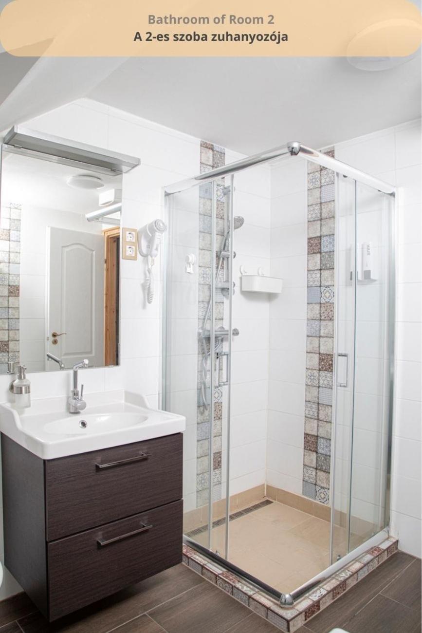 Tulip Home Guest House Vác Екстериор снимка