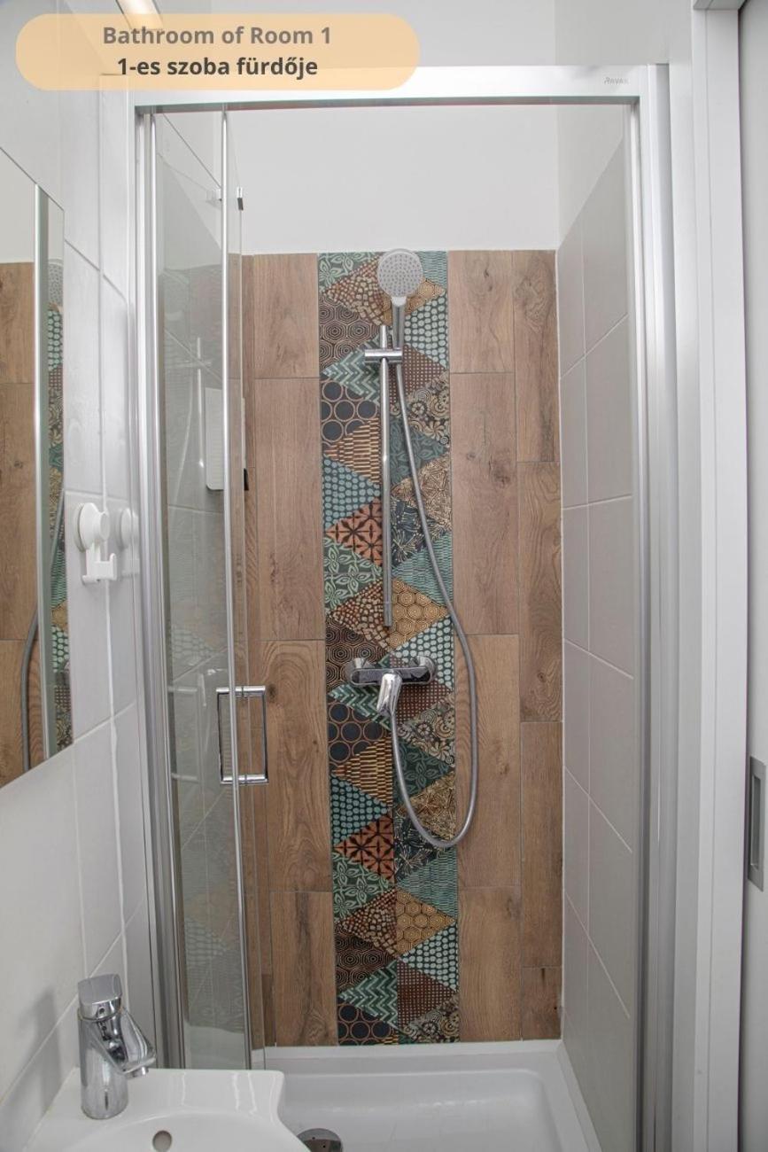 Tulip Home Guest House Vác Екстериор снимка